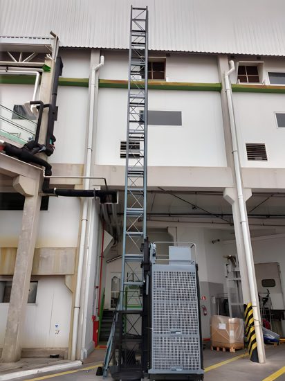 r2m-elevador-de-cremalheira-07