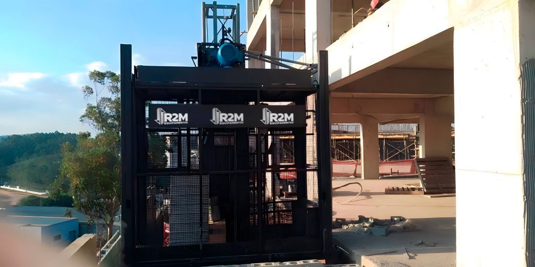 r2m-elevador-de-cremalheira-10-(com-logo)